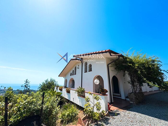 Casa con 7 locali in vendita in Sanremo