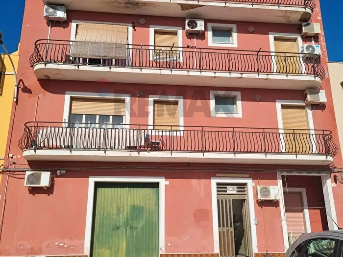 Casa con 9 locali in vendita in Via G Busa, Avola