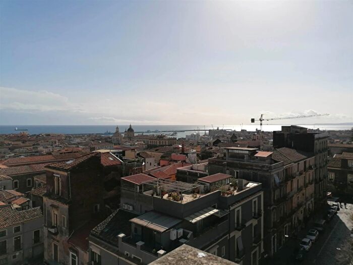 Appartamento con 9 locali in vendita in Catania, Catania