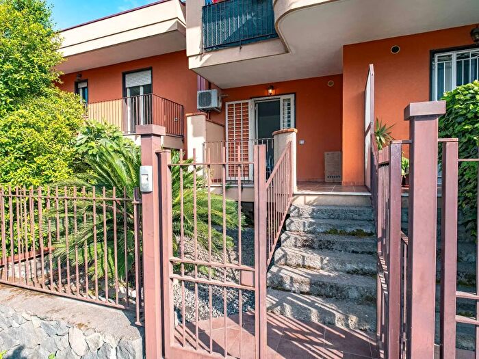Appartamento bilocale in vendita in Viale delle Provincie a, Giarre