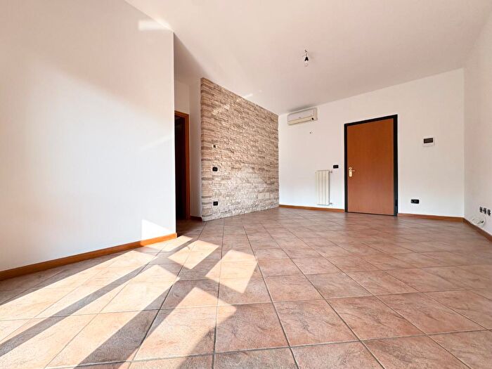 Appartamento trilocale in vendita in Via delle Betulle, Legnano