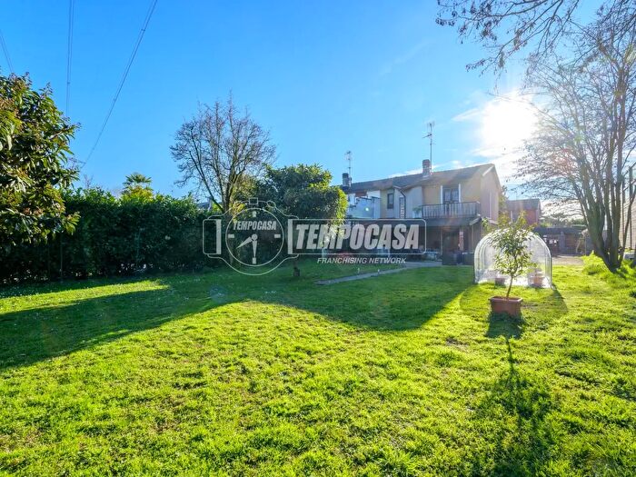 Casa quadrilocale in vendita in Via Arno, Trezzano Sul Naviglio