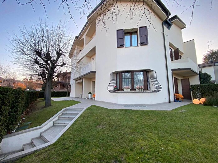 Casa con 8 locali in vendita in Via del Pretorio Sassuolo, Sassuolo