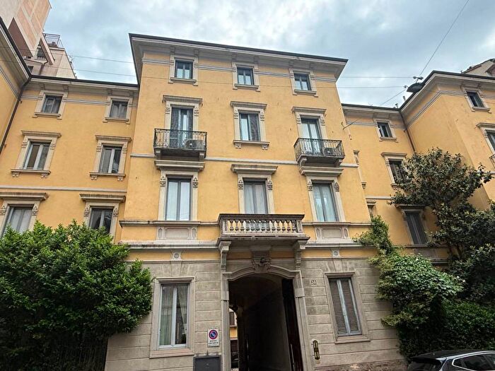 Appartamento trilocale in affitto in Via Gaetano Donizetti, Palestro, Milano