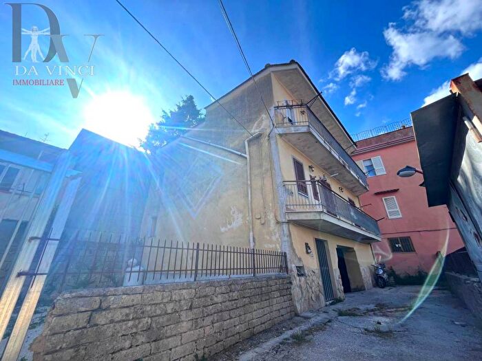 Appartamento trilocale in affitto in Via Camillo Guerra, Chiaiano, Napoli