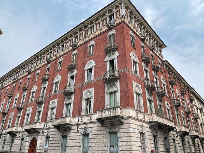 Appartamento trilocale in affitto in corso Re Umberto, Crocetta, Torino
