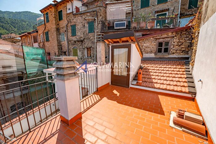 Appartamento trilocale in vendita in Vicolo Piazzale Snc, Ceriana