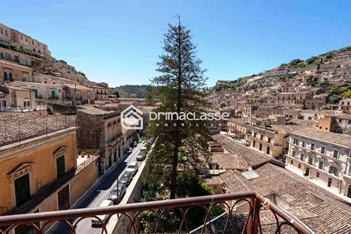 Appartamento con 5 locali in vendita in Modica