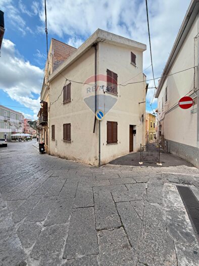 Casa trilocale in vendita in Via Cantù, Sennori