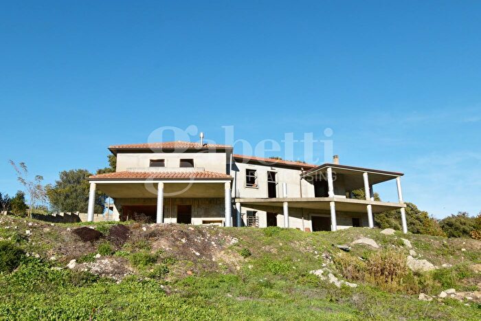 Casa con 6 locali in vendita in SS, Tempio Pausania