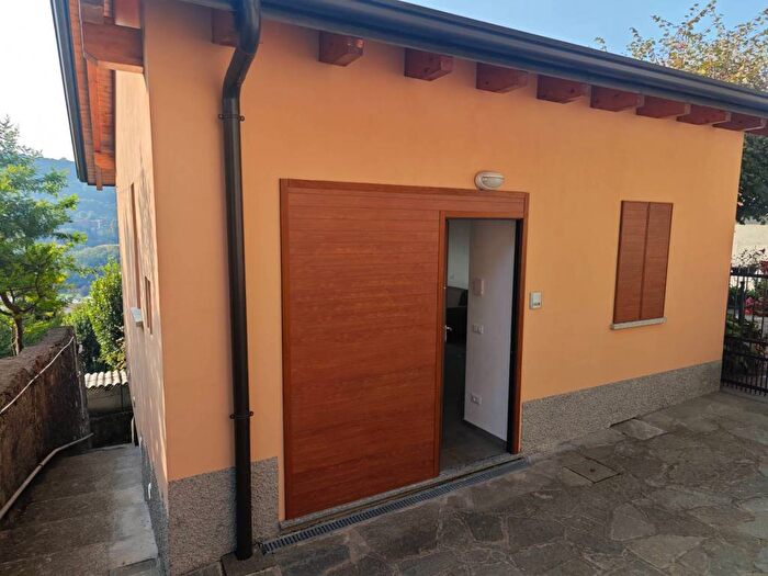 Casa monolocale in affitto in Via Cozzena, Maslianico