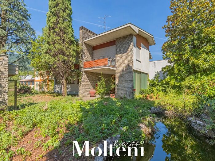 Casa con 6 locali in vendita in Via Fiume Brembo, Vercurago