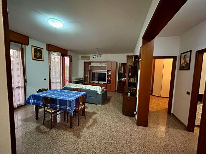 Appartamento quadrilocale in vendita in Via Guarino Guarini, Modena