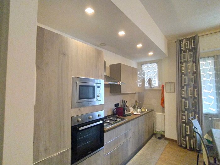 Appartamento trilocale in vendita in Via Andrea Costa, Savona