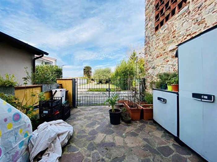 Casa bilocale in vendita in Viale Giacomo Puccini, Lucca