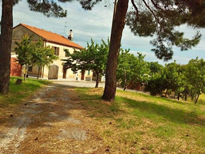 Casa con 6 locali in vendita in Monsano