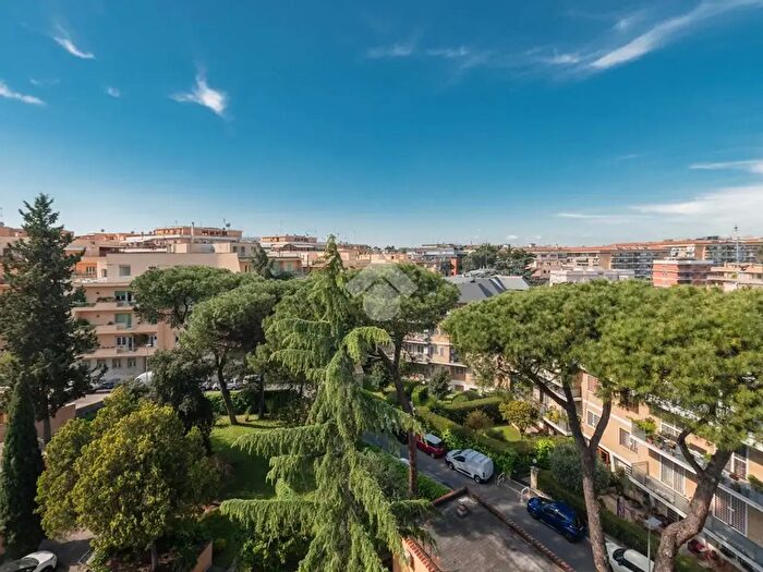 Appartamento trilocale in vendita in Via Bernardo Blumenstihl, Roma