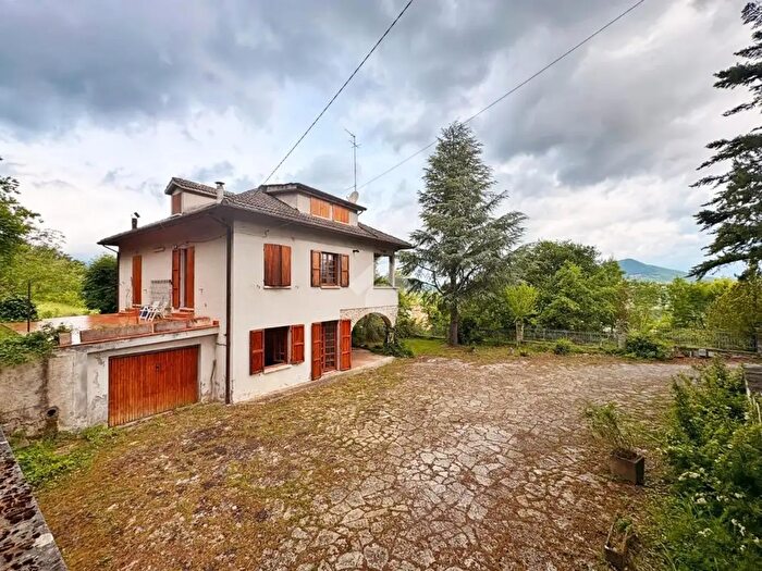 Casa con 13 locali in vendita in Via Martiri di Kindu, Fabriano