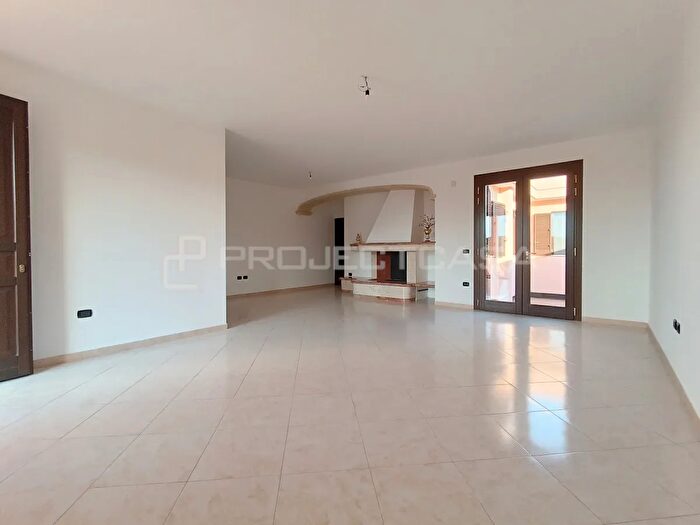 Casa con 5 locali in vendita in Via Don Luigi Sturzo, Botrugno