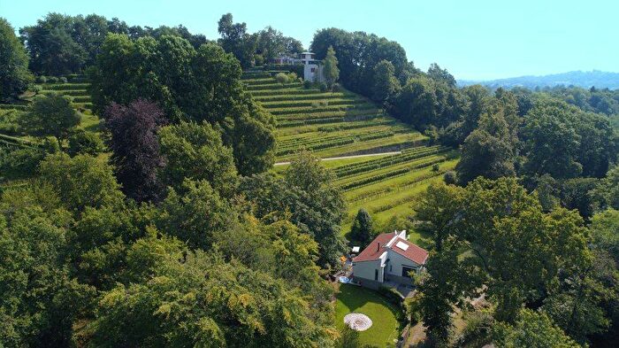 Casa con 5 locali in affitto in Via Ugo Foscolo, Centro, Azzate