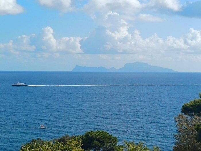 Casa con 6 locali in affitto in Via Marechiaro, Marechiaro, Napoli
