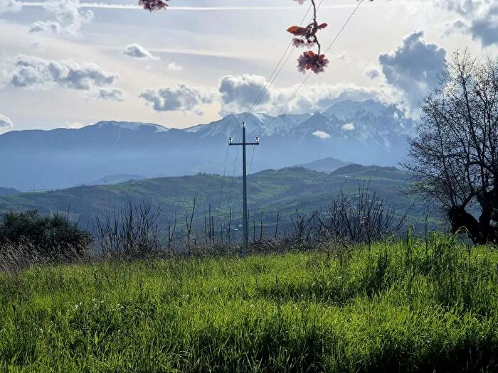 Casa con 6 locali in vendita in Contrada San Pietro, Castilenti