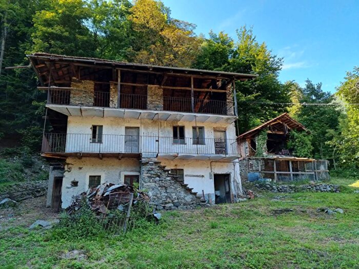 Casa quadrilocale in vendita in Cravagliana