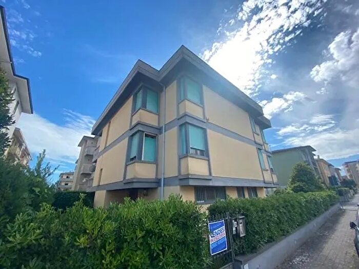 Casa con 11 locali in vendita in Via Benedetto Croce Pontedera, Pontedera