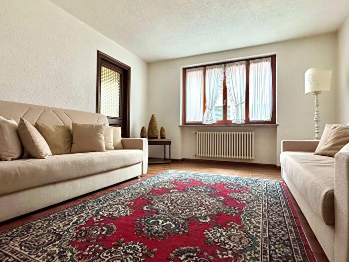 Appartamento trilocale in vendita in Via Benefattori, Toceno