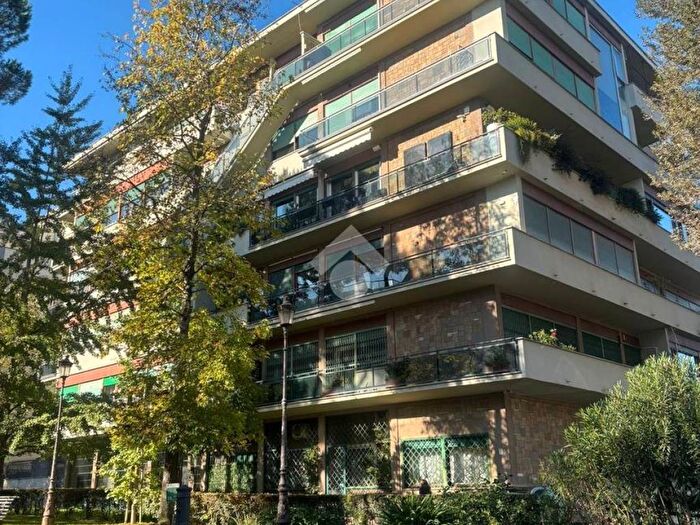 Appartamento quadrilocale in affitto in Largo Messico, Euclide, Roma