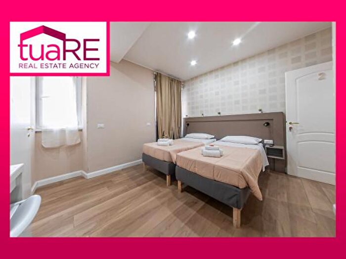 Appartamento trilocale in vendita in Via Segesta, Roma