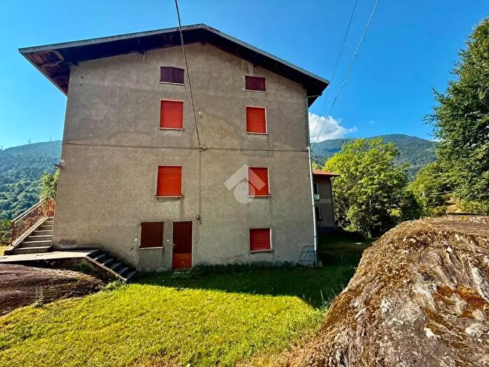 Casa con 13 locali in vendita in Via Porro, Edolo
