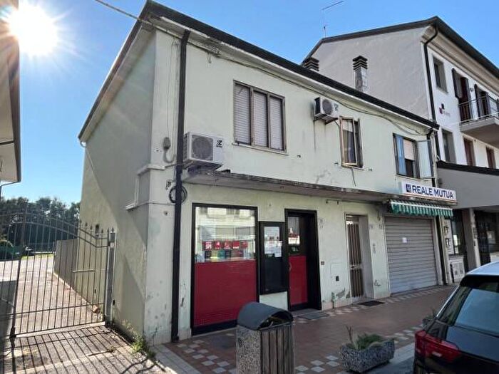 Casa trilocale in vendita in Viale del Popolo, Rosolina