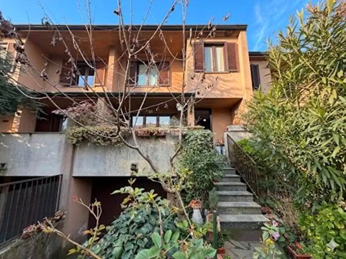 Casa quadrilocale in vendita in Via Veronese, Pessano Con Bornago