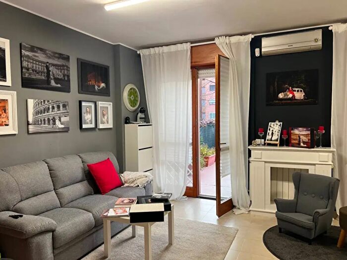 Appartamento monolocale in vendita in Largo Silvi, Roma