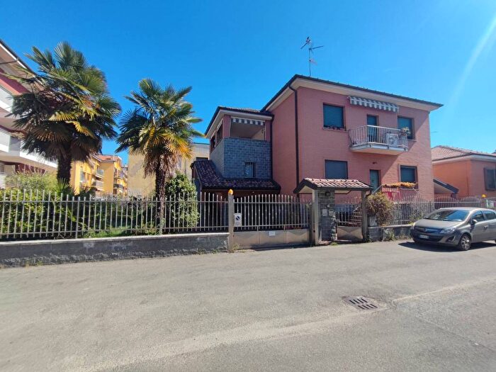 Appartamento trilocale in affitto in Via Paolo Buzzi, Bovisasca, Milano