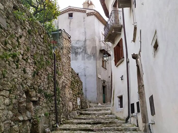 Casa quadrilocale in vendita in Via Fontana Nuova, Barrea