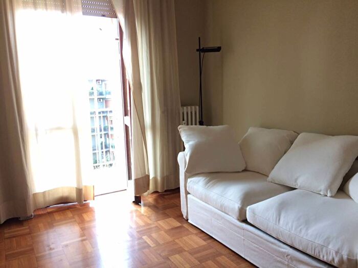 Casa bilocale in affitto in Via Montecatini, Solari, Milano