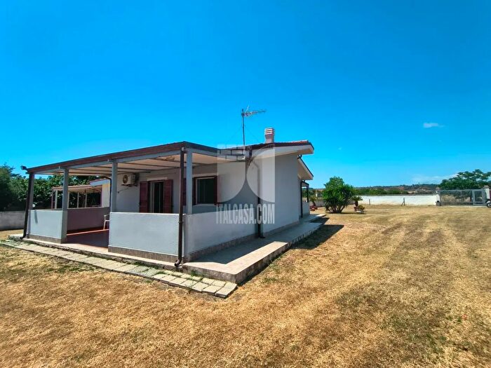 Casa trilocale in vendita in Via Achille, Crotone