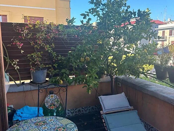 Appartamento trilocale in vendita in Roma