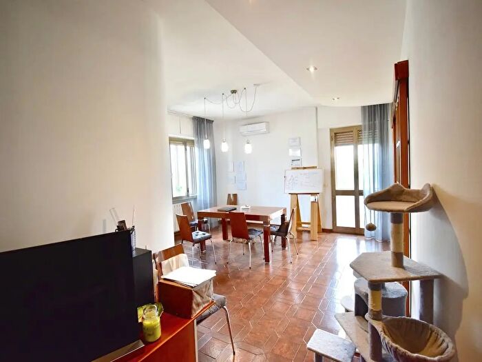 Casa con 8 locali in vendita in Via Cimarosa, Agliana