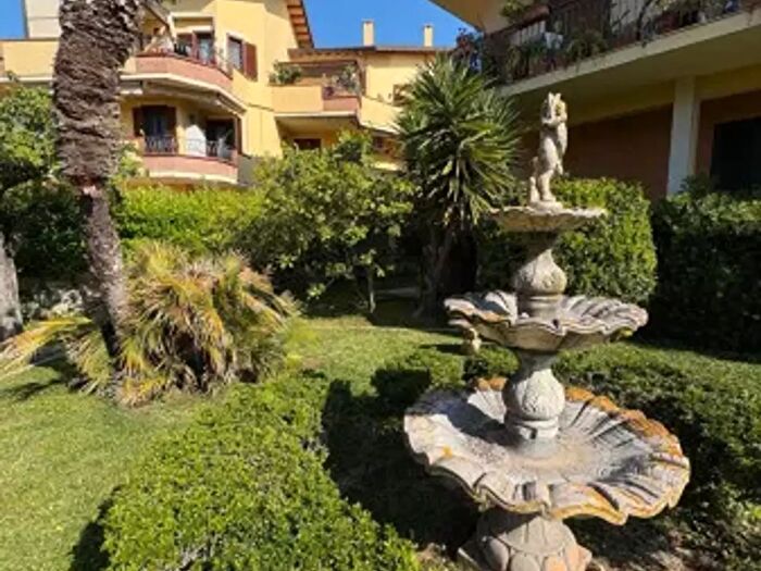 Appartamento trilocale in vendita in Via delle Dalie, Ladispoli