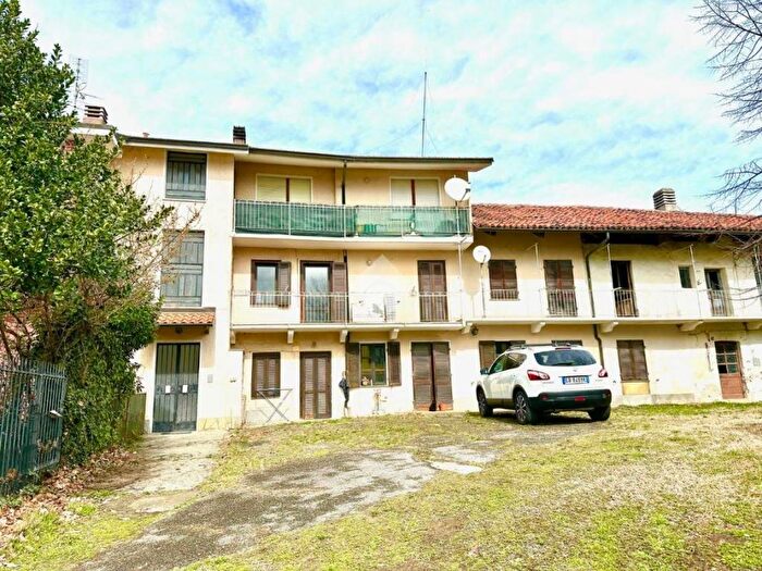Appartamento trilocale in affitto in Via Castello, Fiano