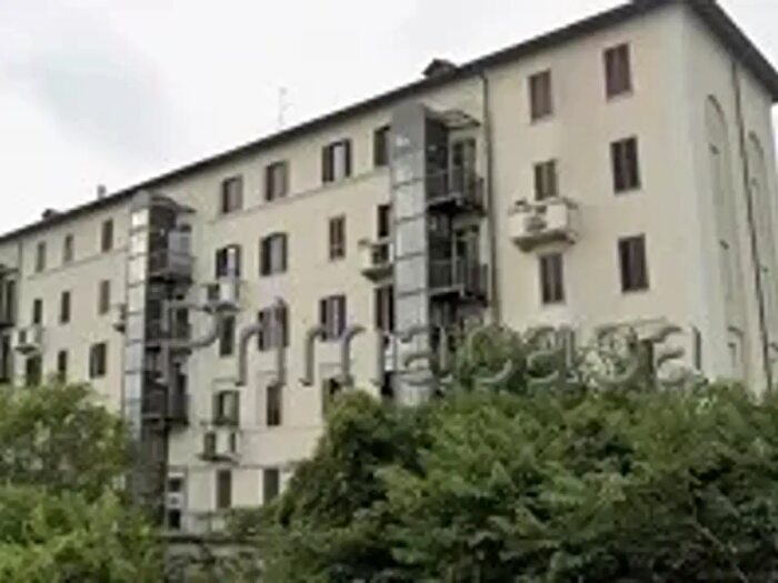 Appartamento trilocale in vendita in Via Guarenti, Monza