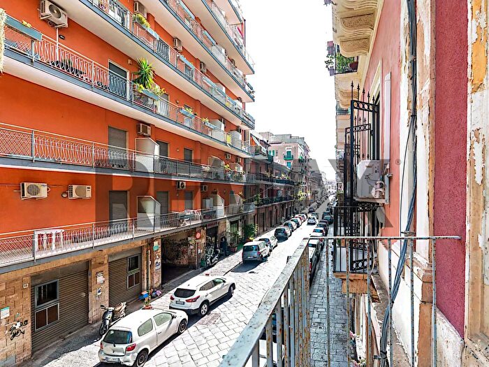Appartamento con 6 locali in vendita in Via Conte di Torino, Catania