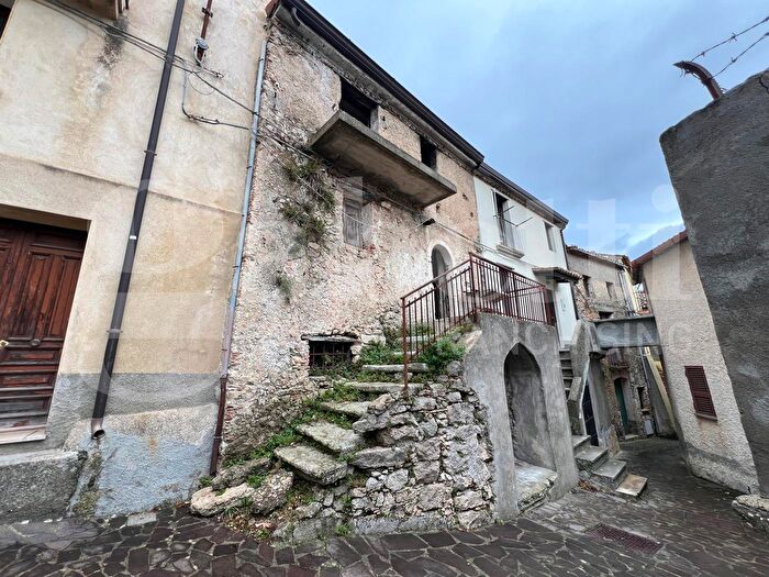 Casa quadrilocale in vendita in Via Ottobre, Falconara Albanese