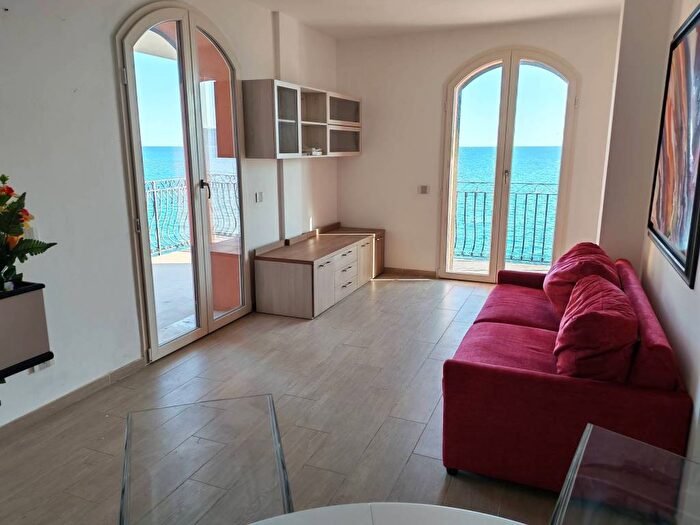 Appartamento con 5 locali in affitto in La Brezza Tre Ponti, Sanremo