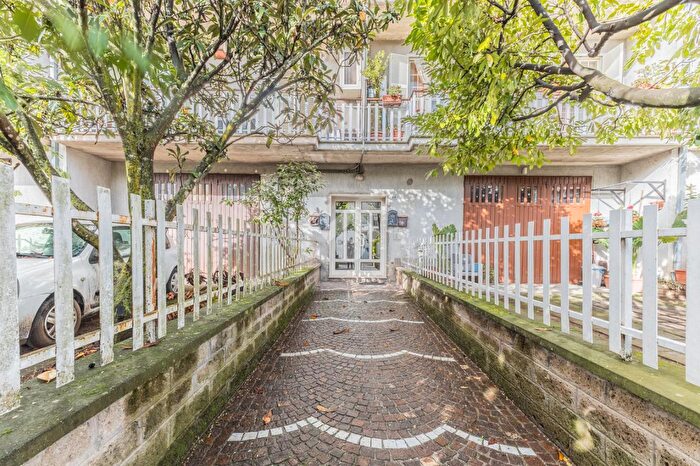 Appartamento con 5 locali in vendita in Via delle Querce, Caprarola