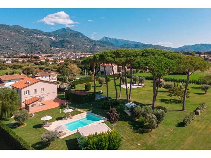 Casa con 6 locali in affitto in Urb Marina Di Pietrasanta Pietrasanta, Pietrasanta