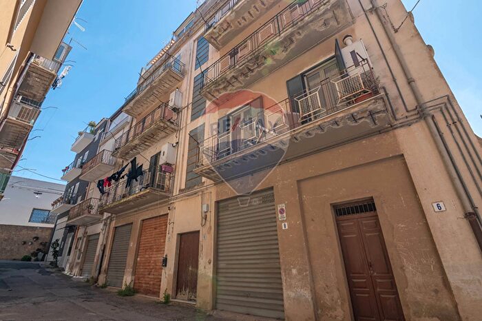 Appartamento con 5 locali in vendita in Via Bacco, Caltagirone